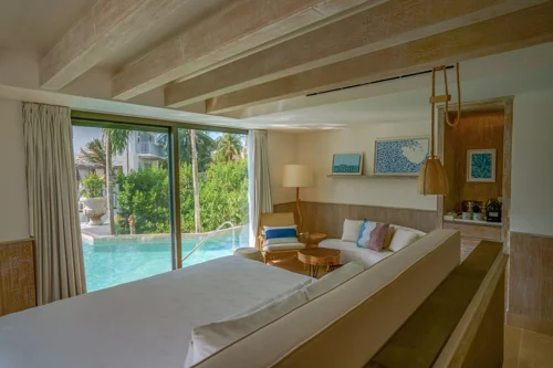 Isla Con Acceso Directo A La Piscina